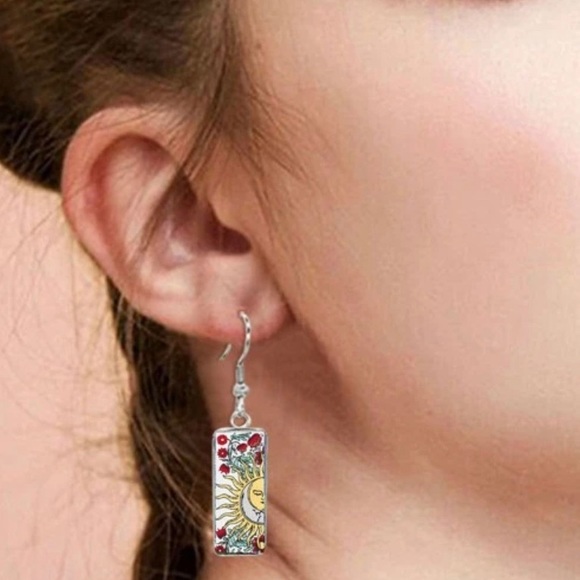 ⭕️ BOGO FREE⭕️ The Sun tarot card earrings / NWOT - Picture 3 of 5